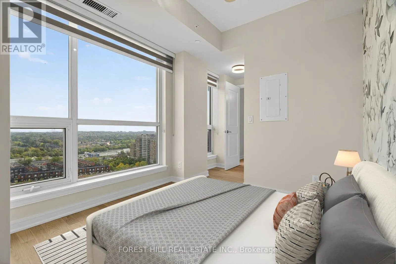 1603 - 9205 YONGE STREET
