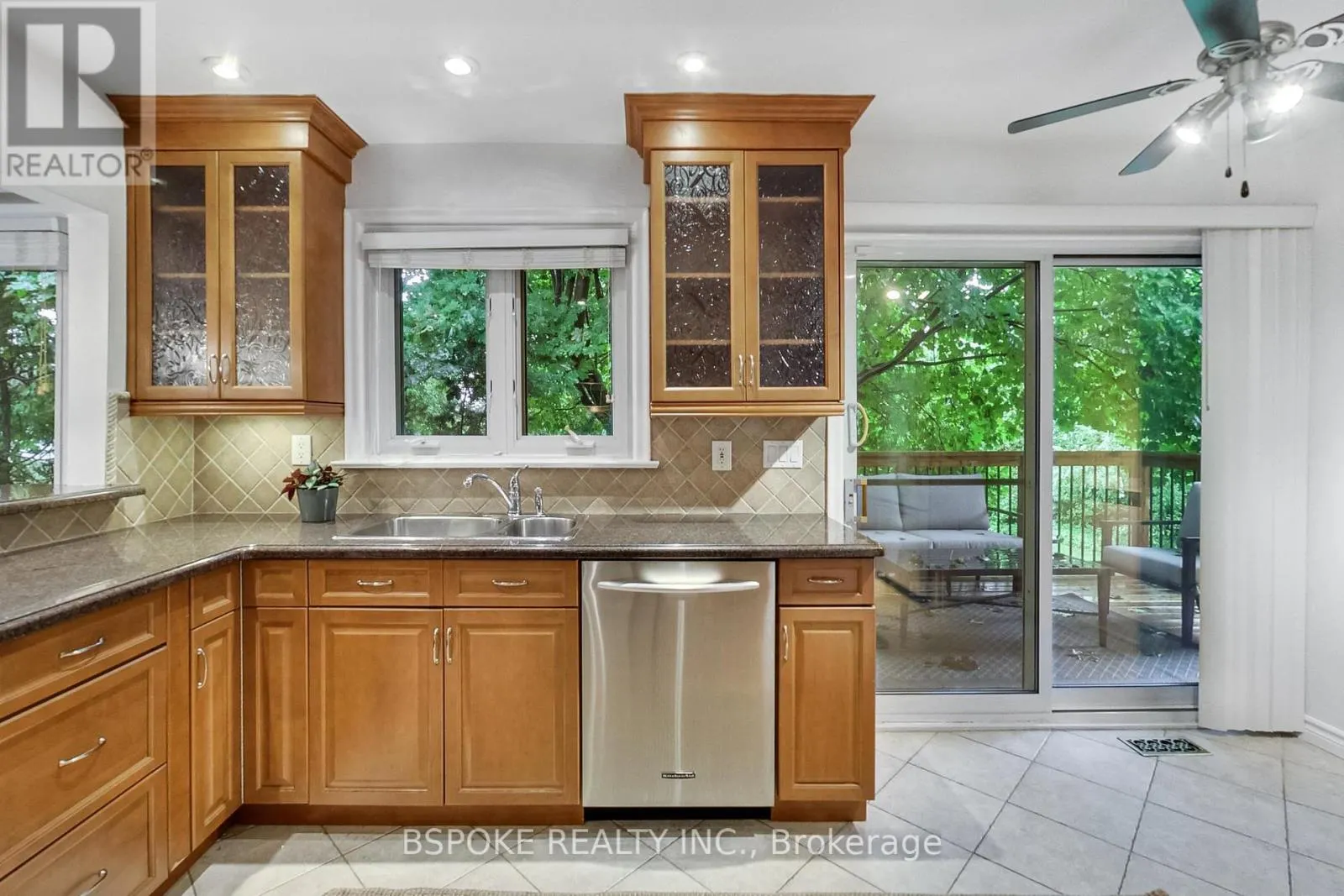 12 VISTAVIEW BOULEVARD