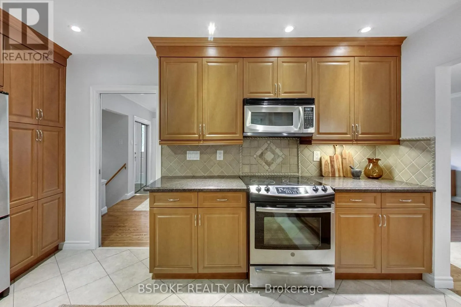 12 VISTAVIEW BOULEVARD