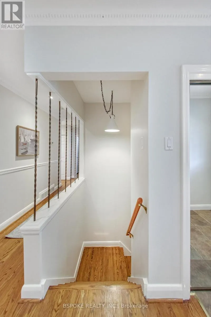 12 VISTAVIEW BOULEVARD