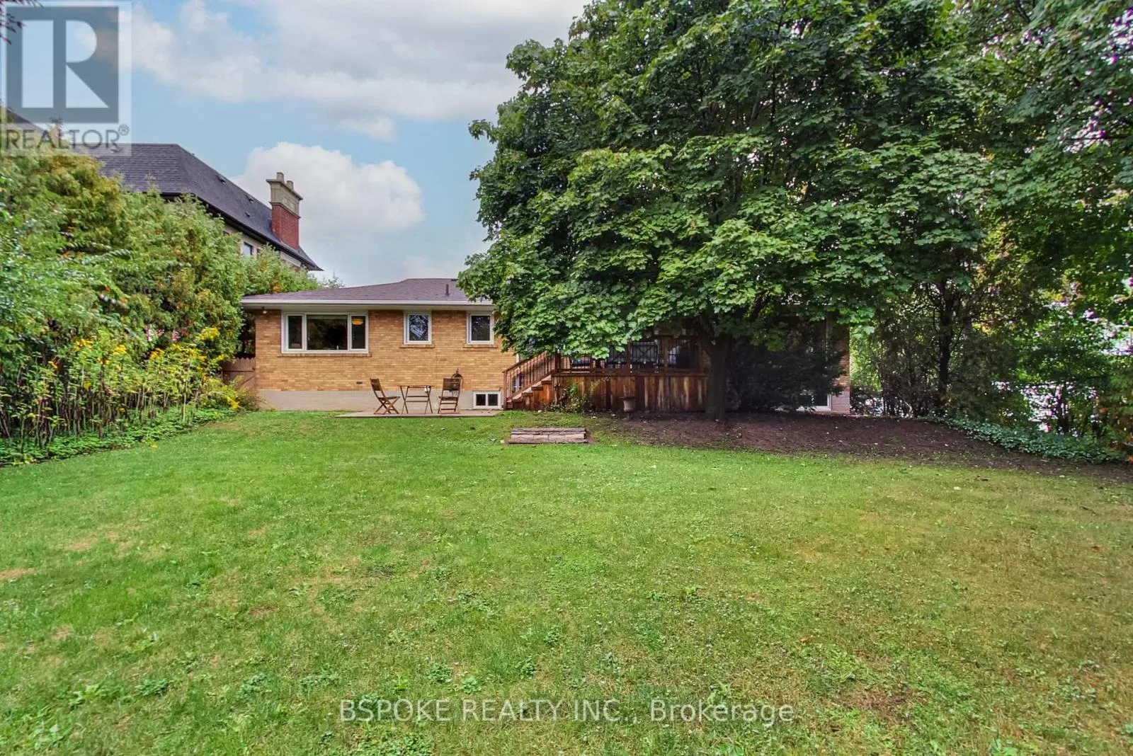 12 VISTAVIEW BOULEVARD