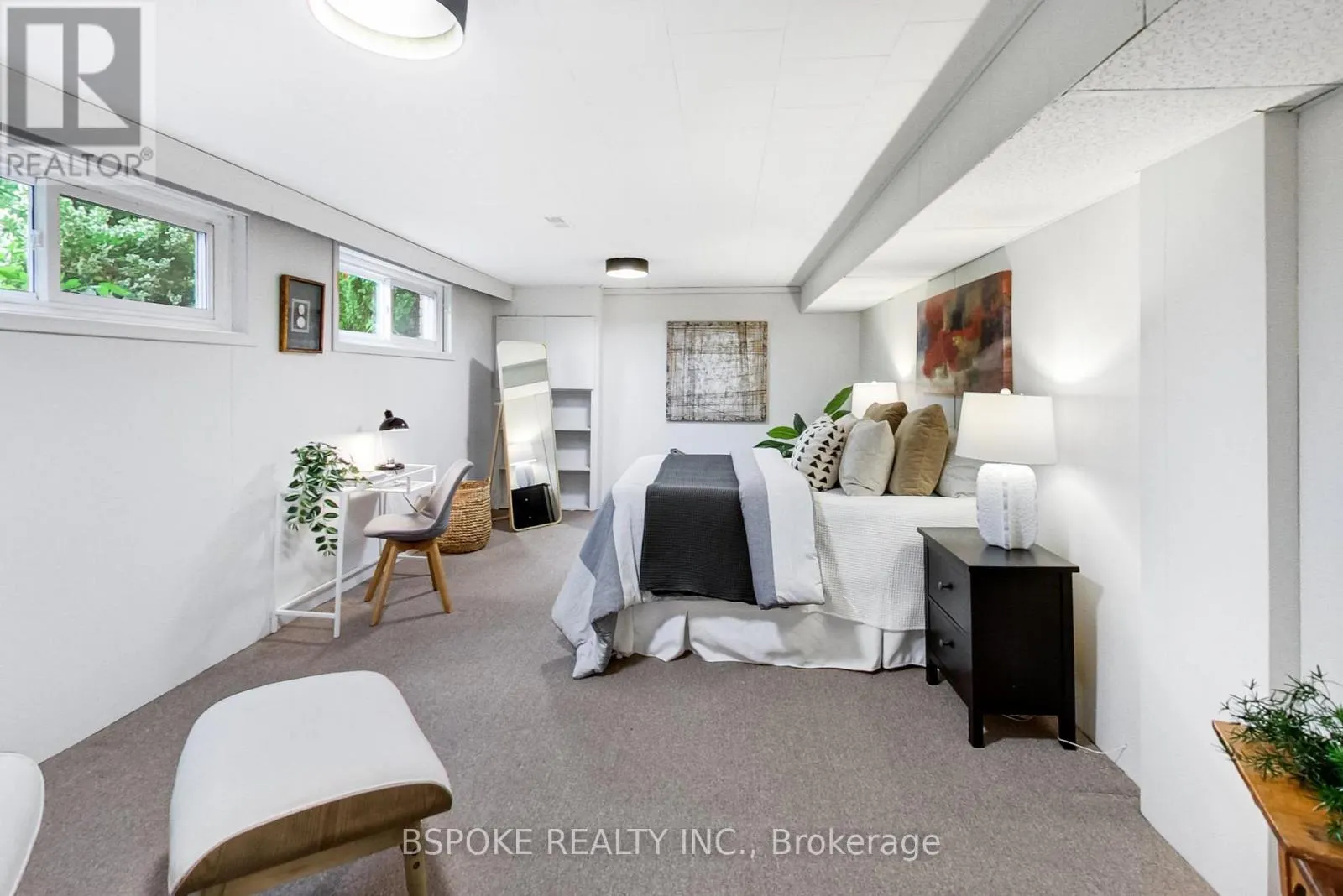 12 VISTAVIEW BOULEVARD