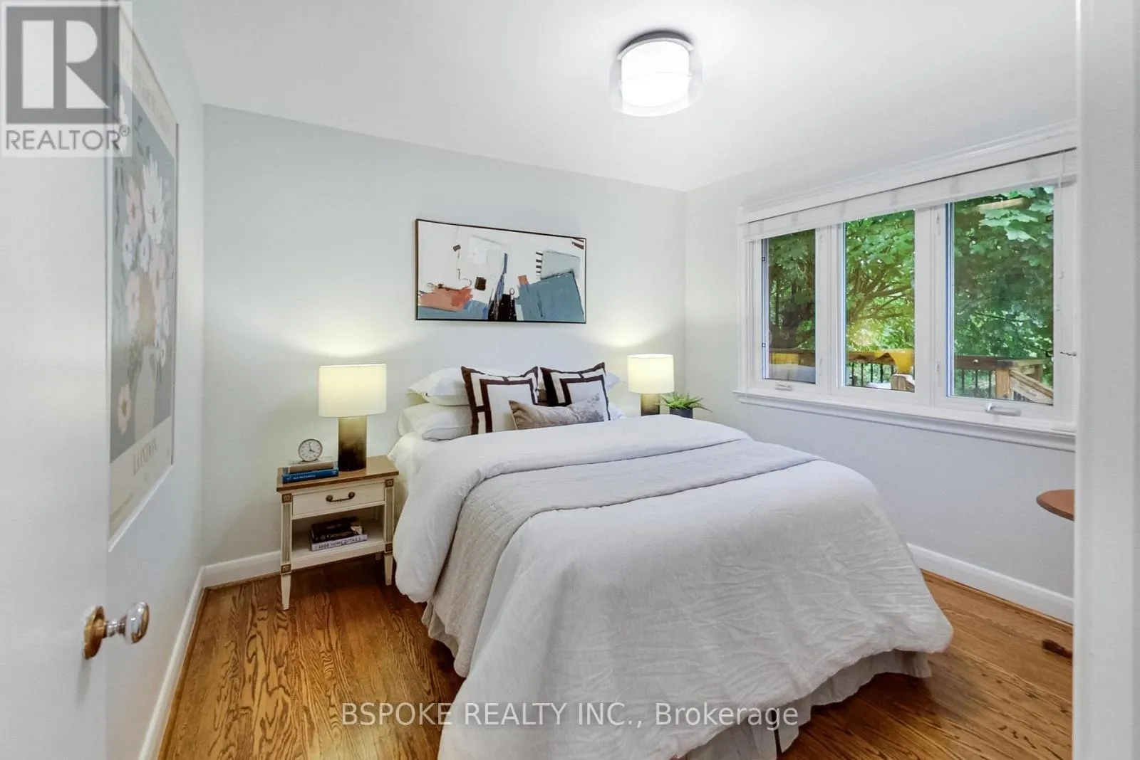 12 VISTAVIEW BOULEVARD