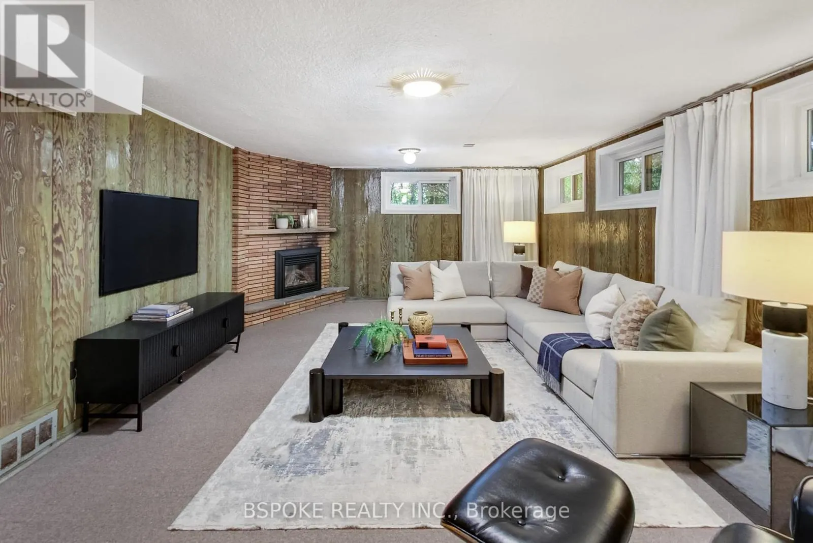 12 VISTAVIEW BOULEVARD