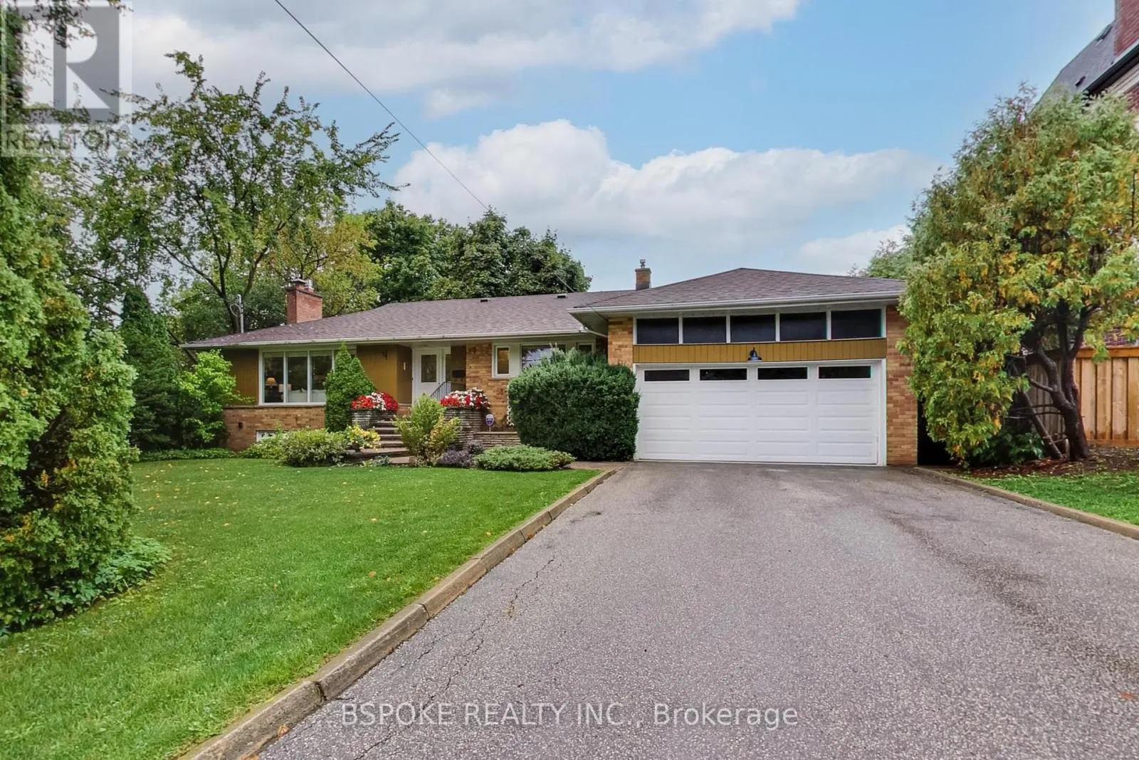 12 VISTAVIEW BOULEVARD