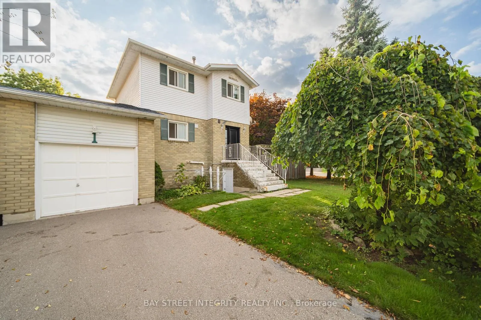1 HODGINS AVENUE