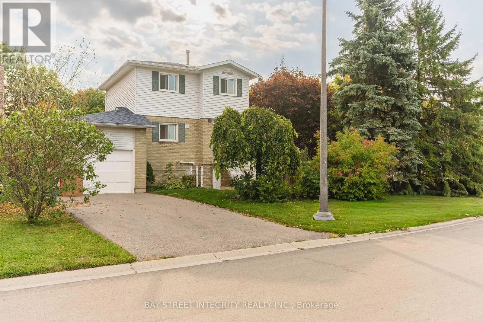 1 HODGINS AVENUE