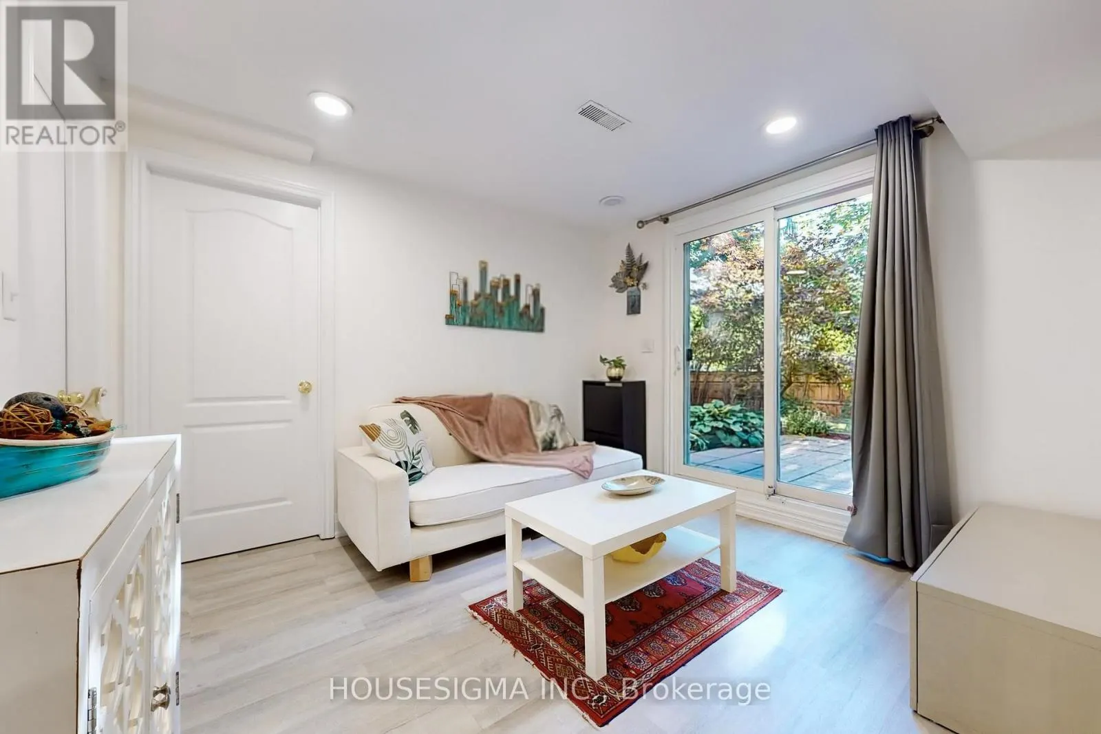 41 UNDERHILL CRESCENT
