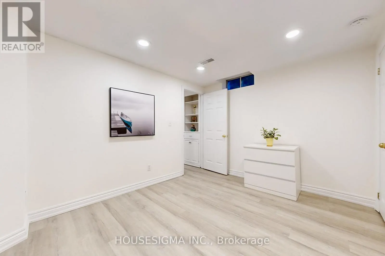 41 UNDERHILL CRESCENT