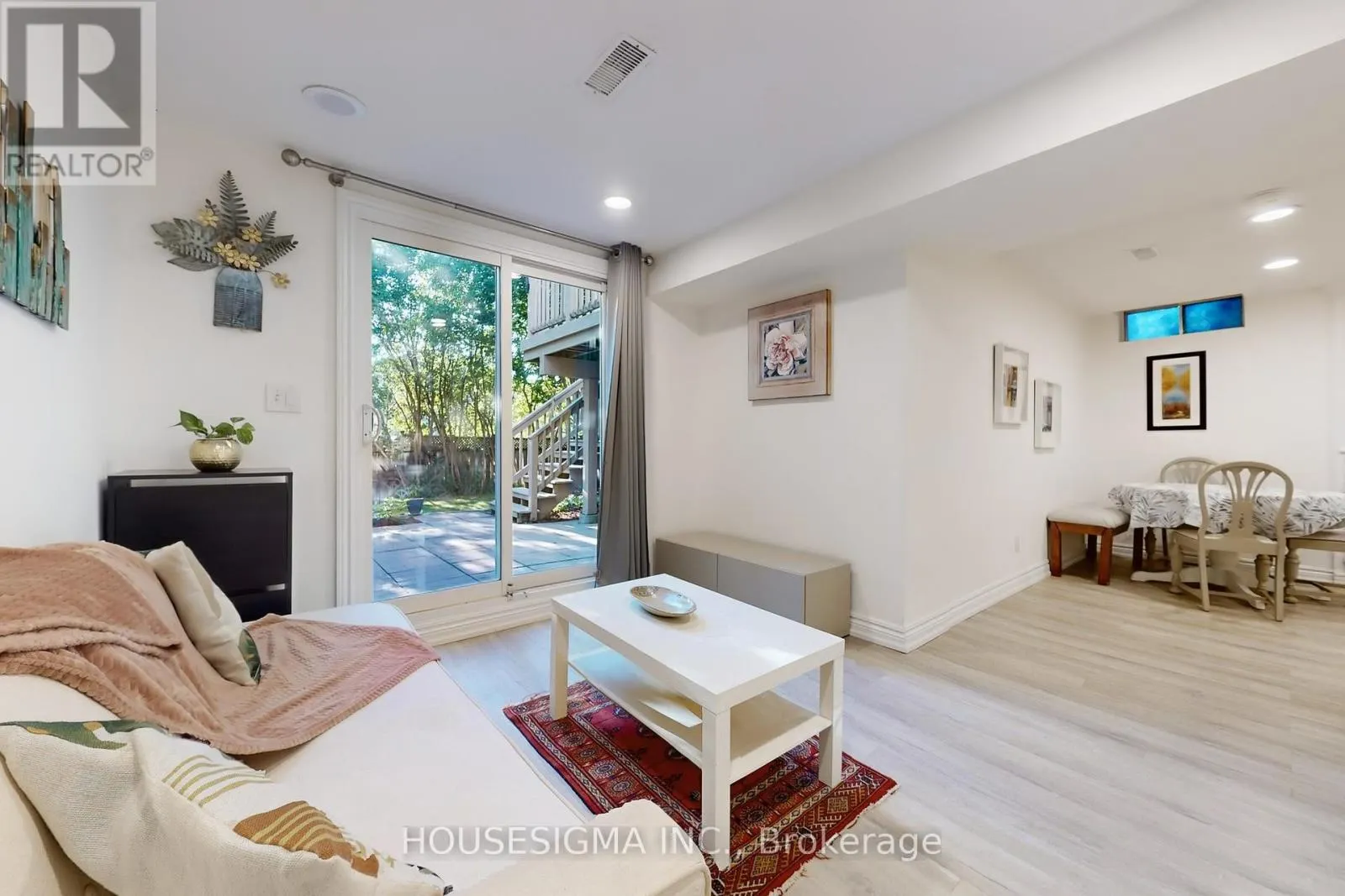 41 UNDERHILL CRESCENT