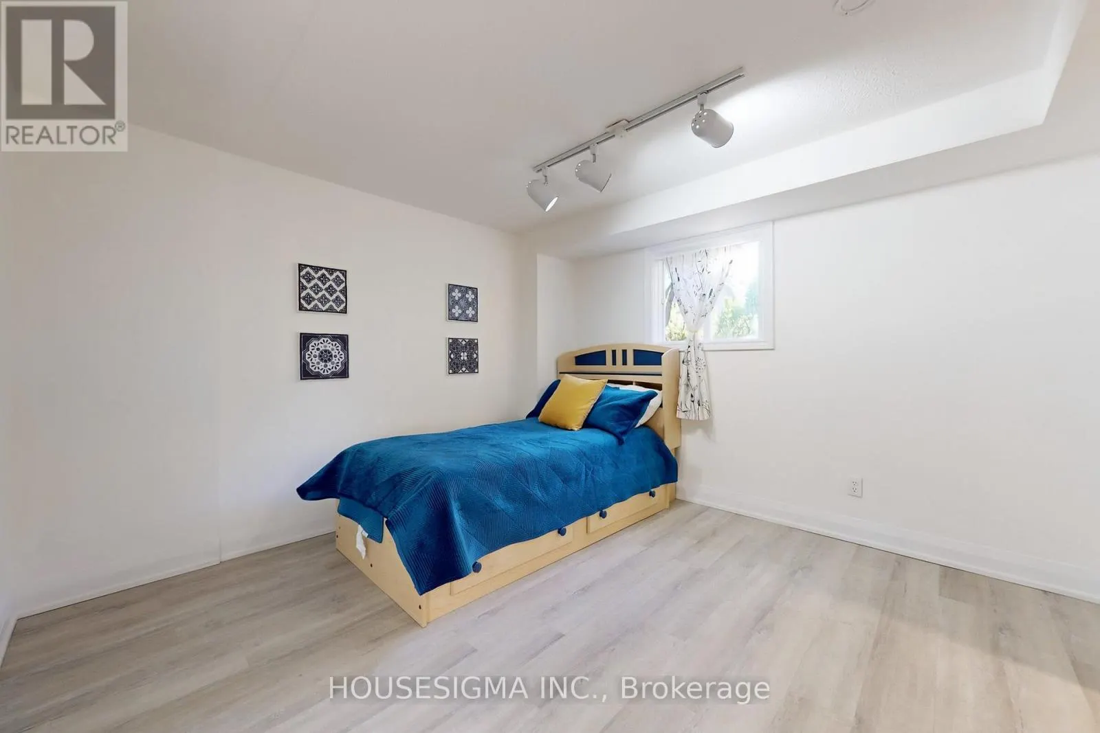 41 UNDERHILL CRESCENT