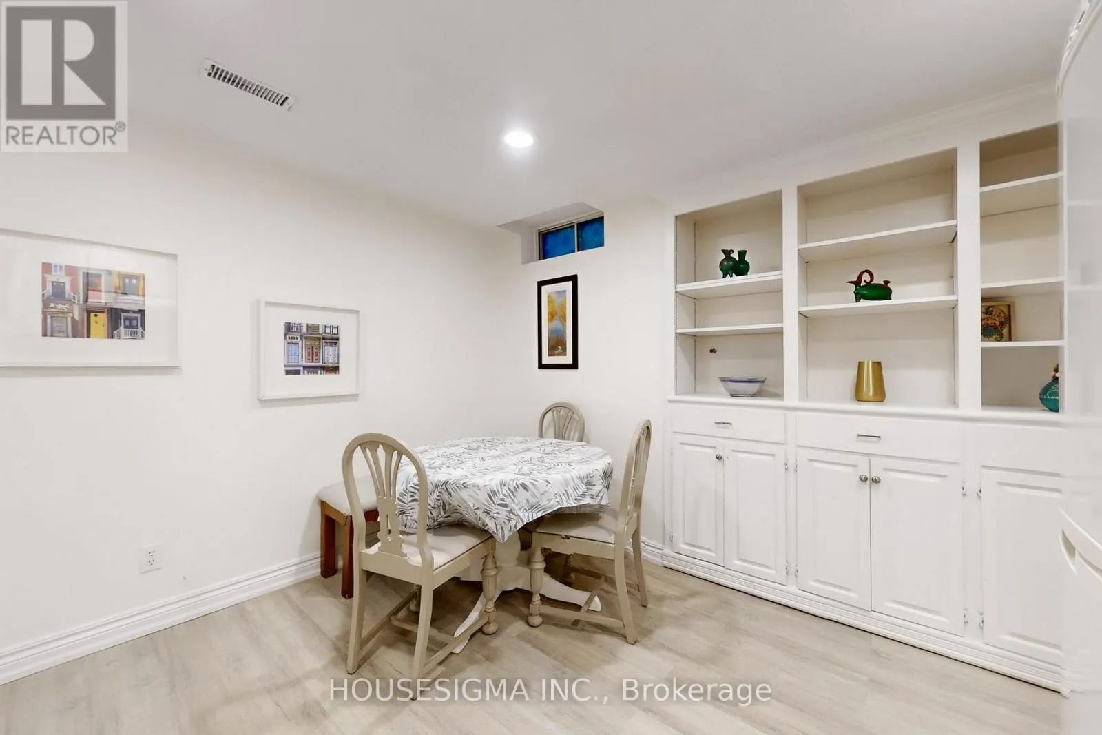 41 UNDERHILL CRESCENT
