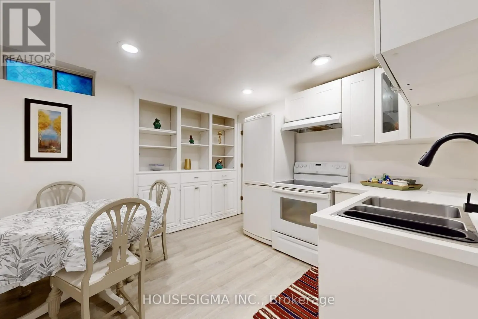 41 UNDERHILL CRESCENT