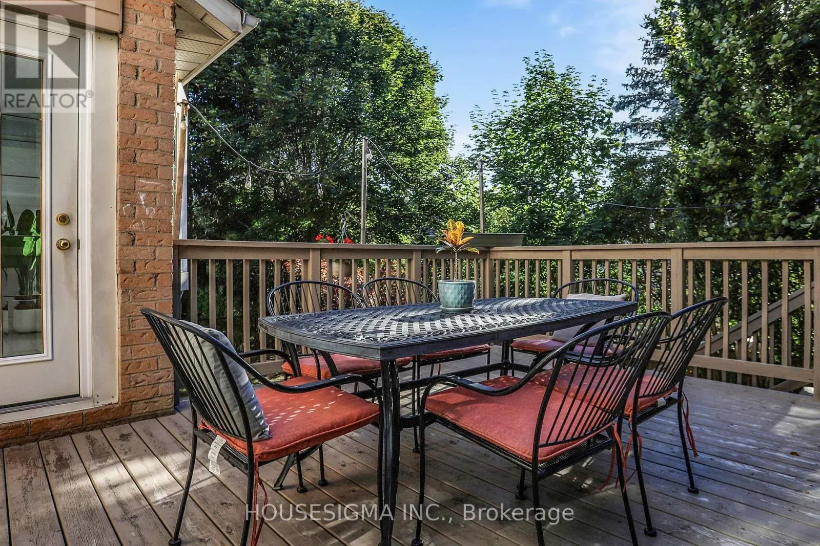41 UNDERHILL CRESCENT