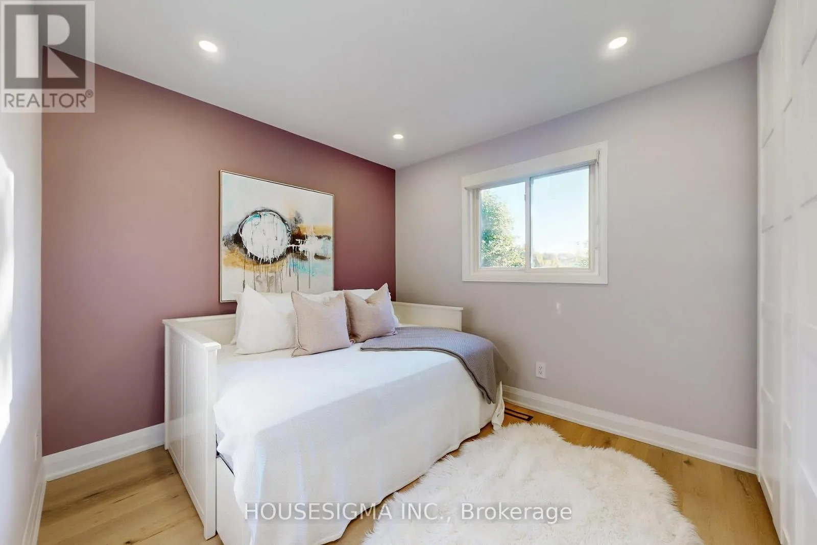 41 UNDERHILL CRESCENT