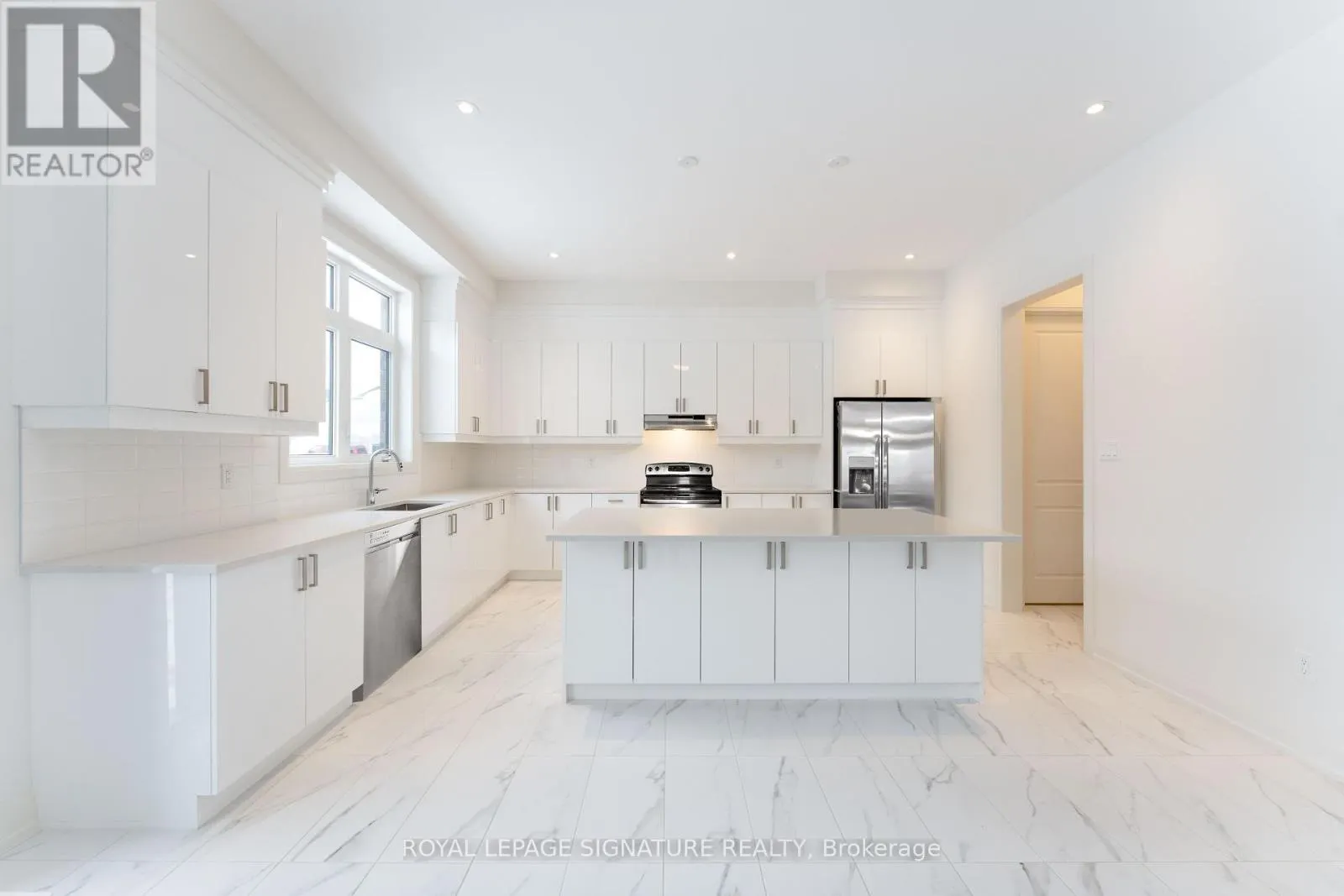 9 MAYFLOWER GARDENS