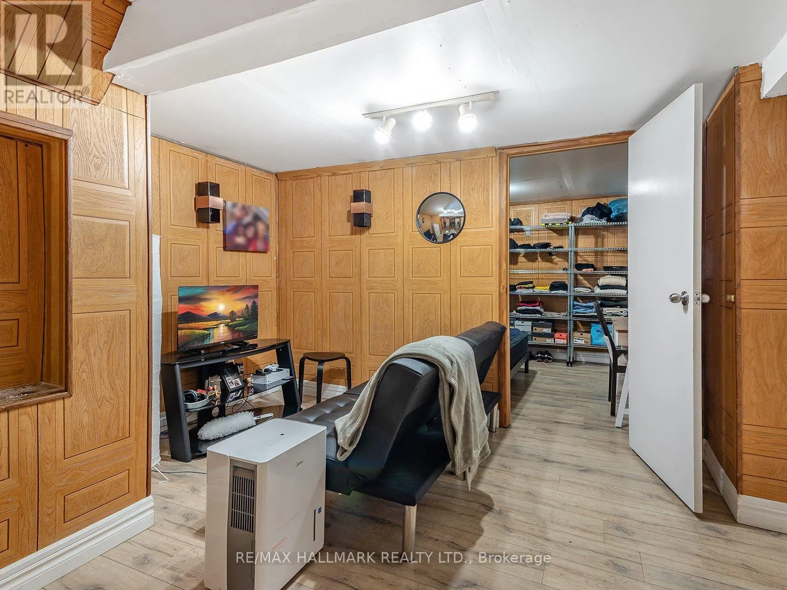40 LILLOOET CRESCENT