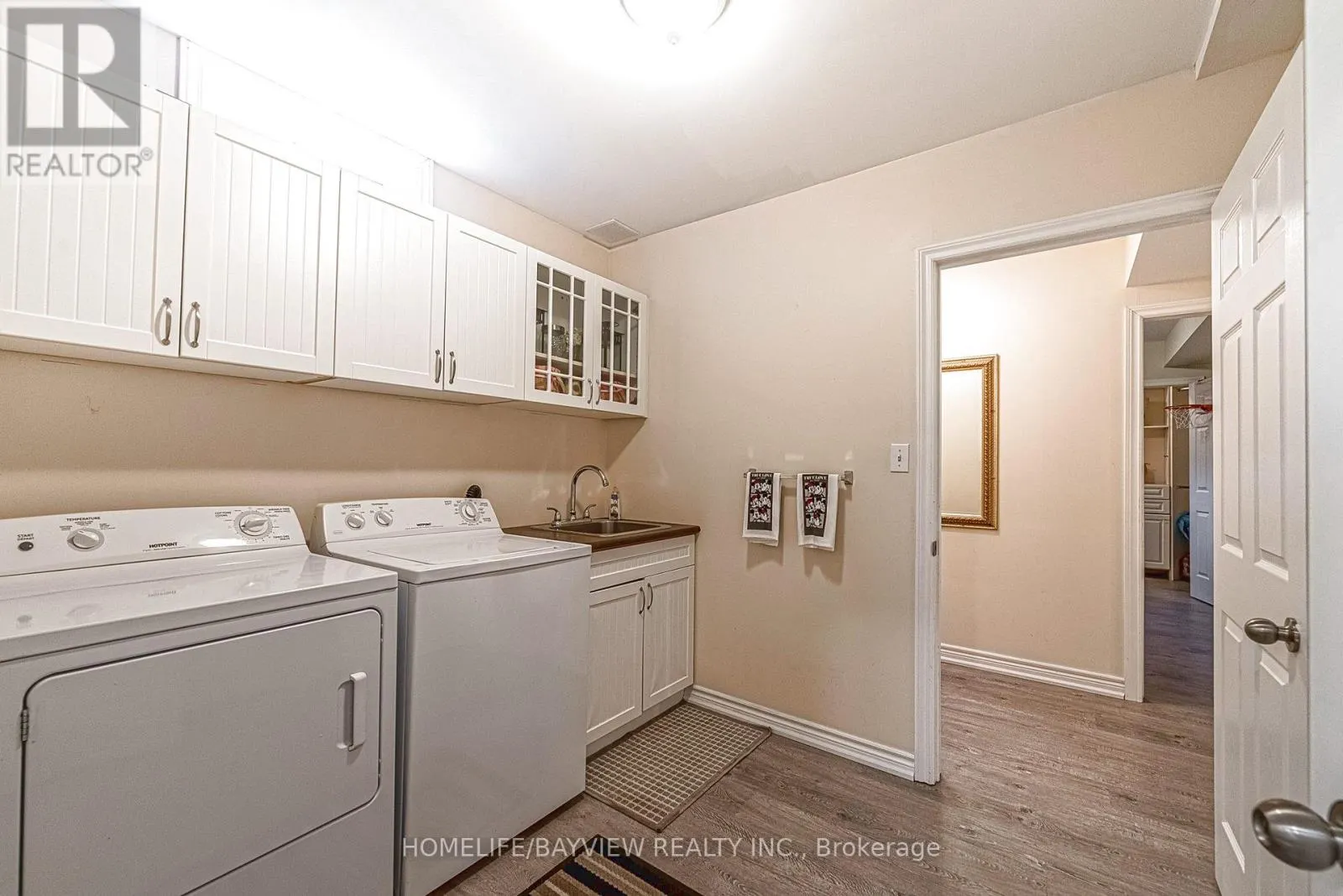 11 CANTEX COURT
