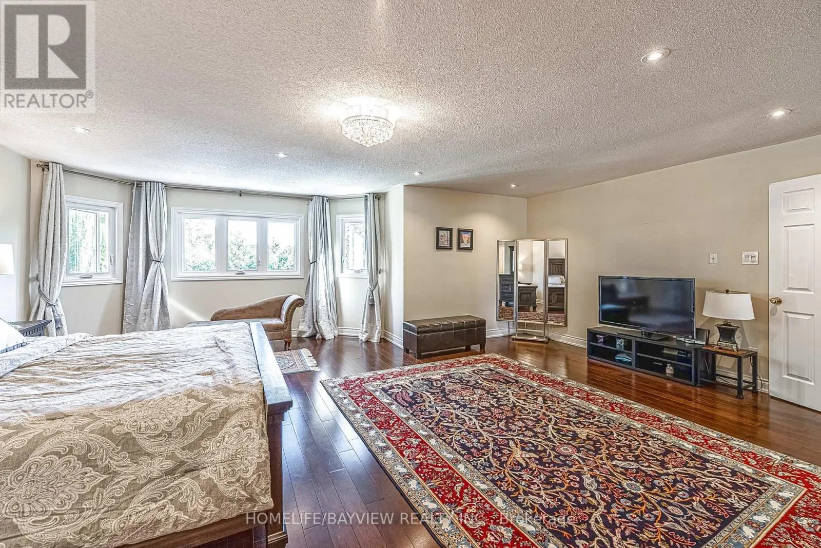11 CANTEX COURT