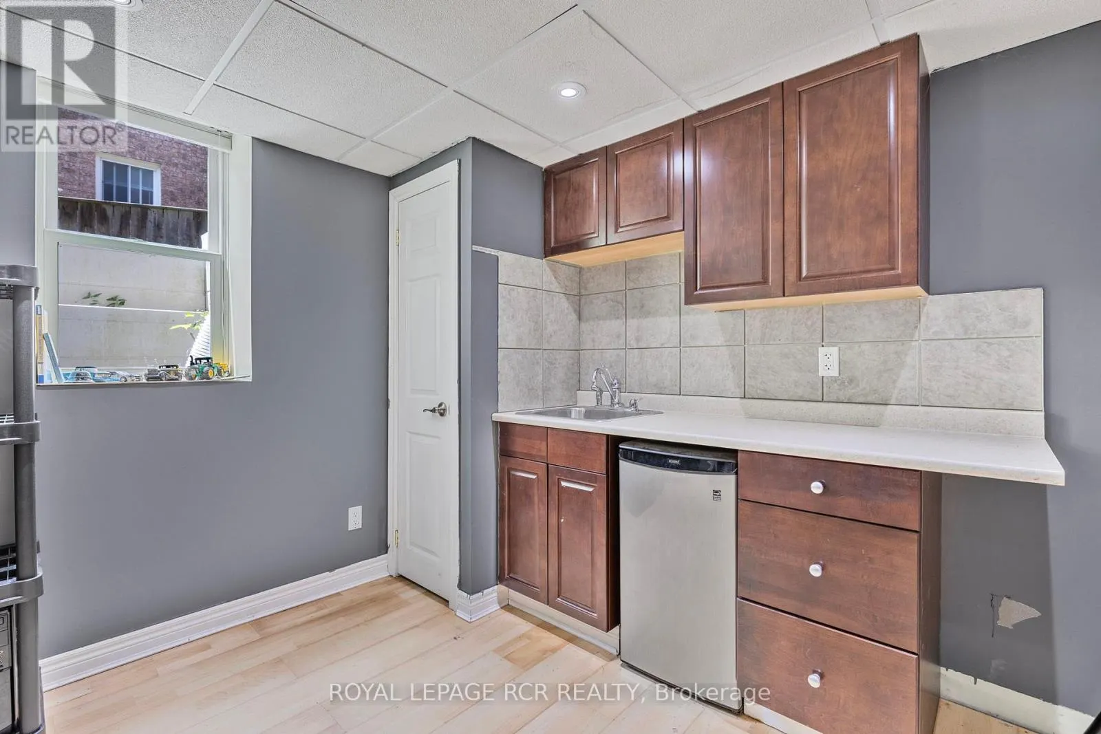 11 LITNER CRESCENT