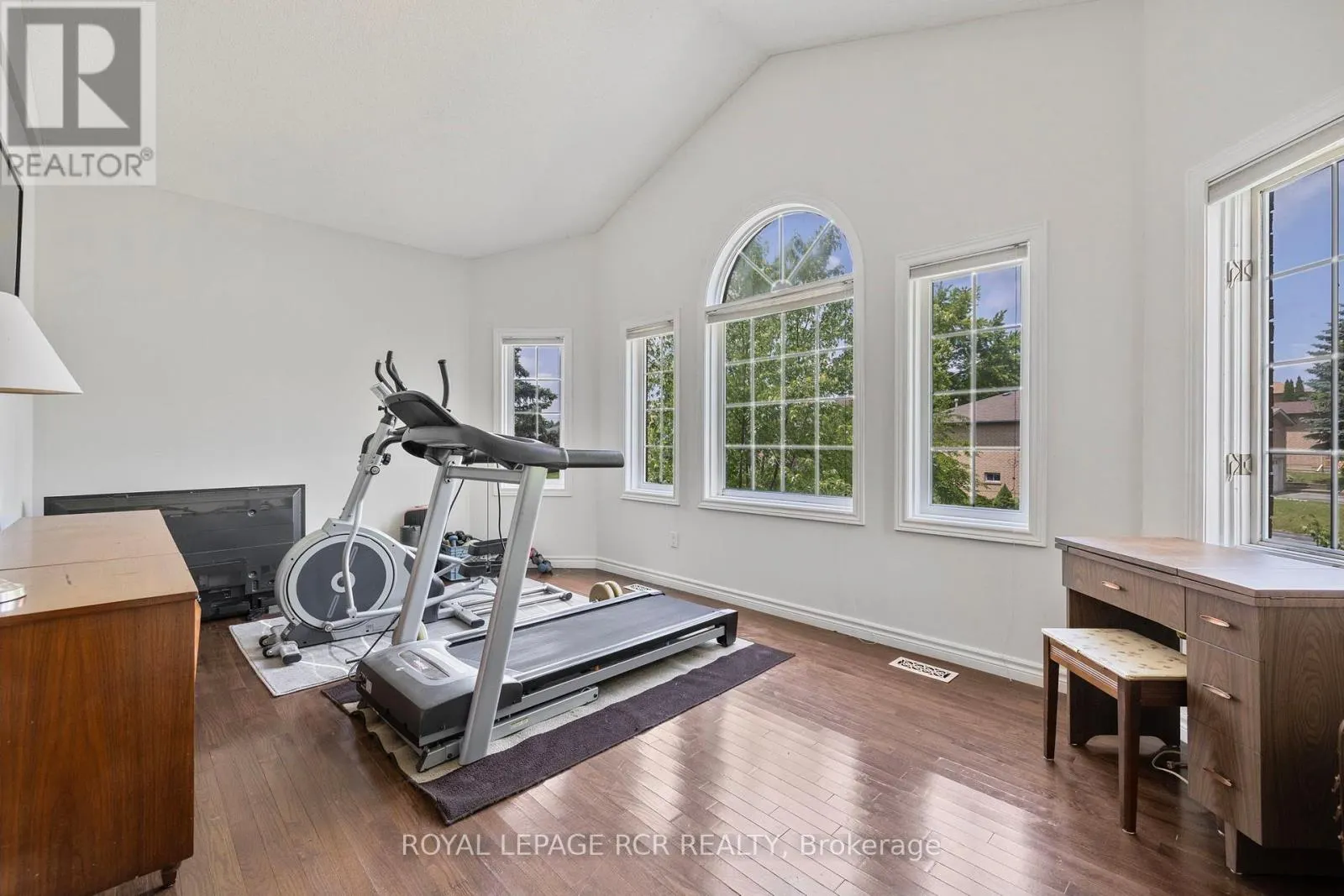 11 LITNER CRESCENT
