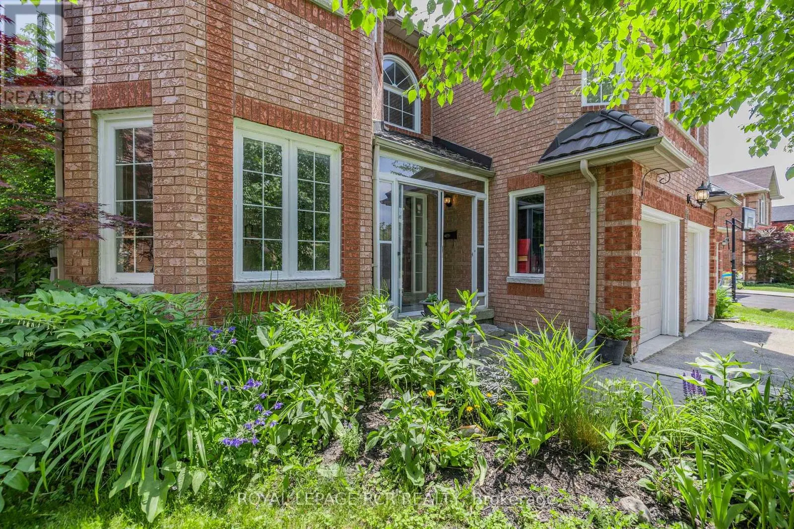 11 LITNER CRESCENT