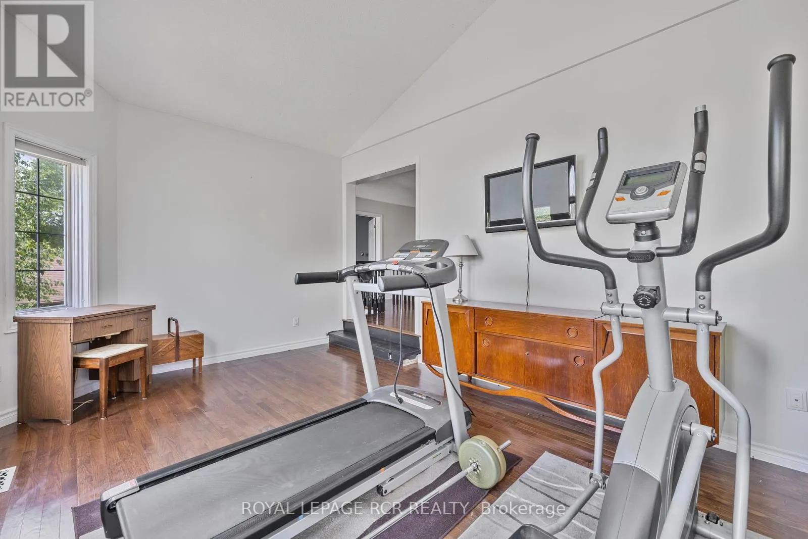 11 LITNER CRESCENT