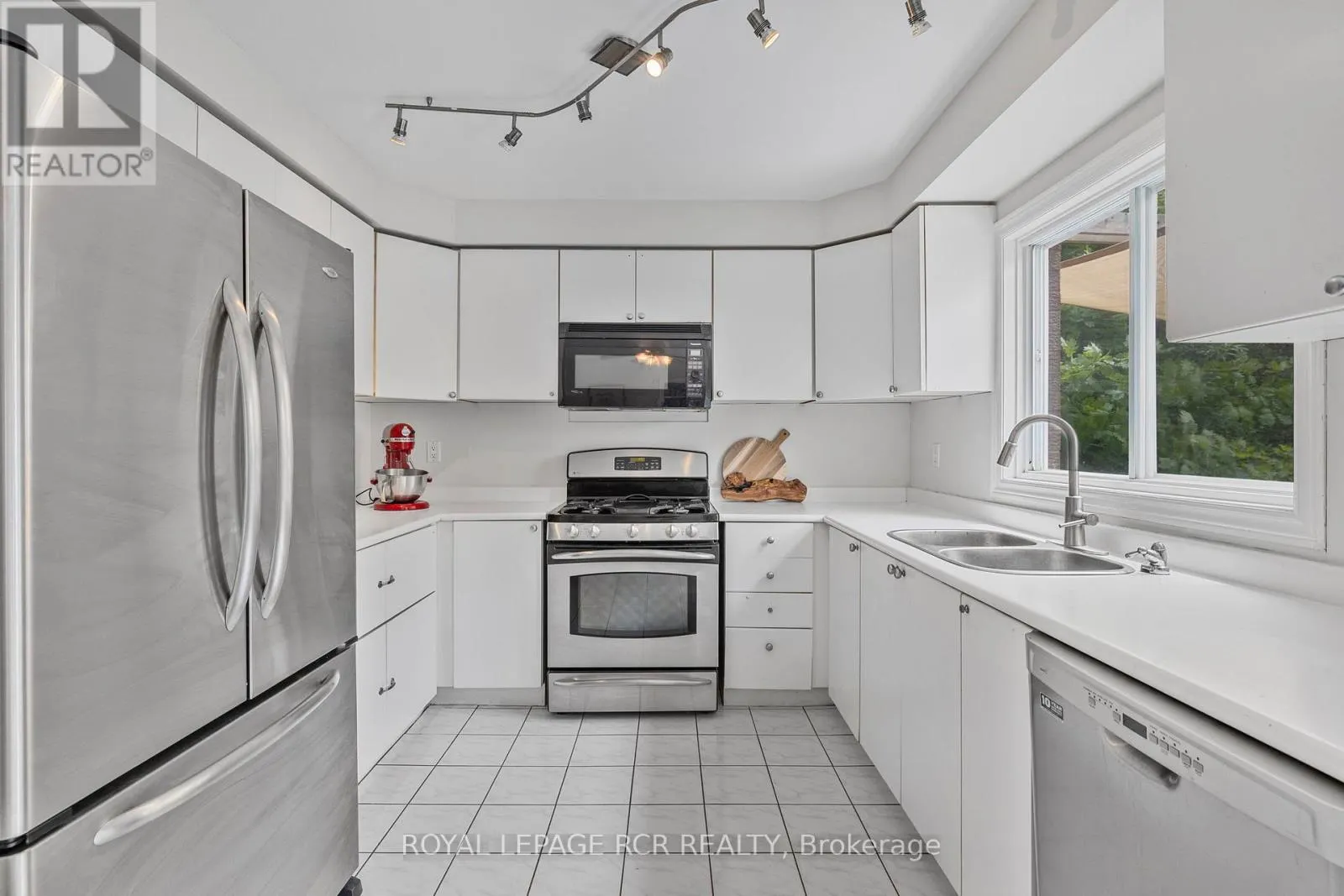 11 LITNER CRESCENT
