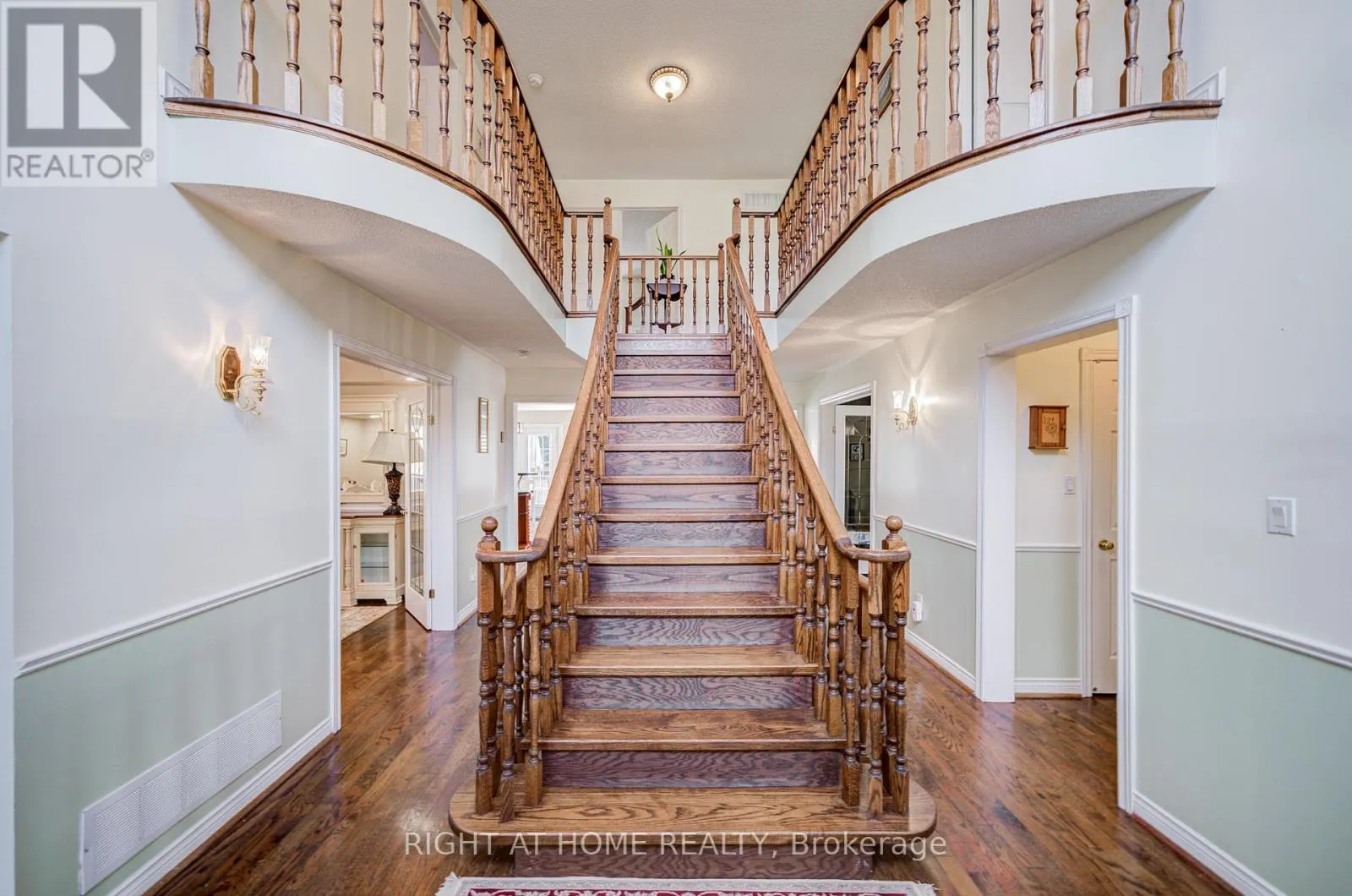 128 CARLYLE CRESCENT