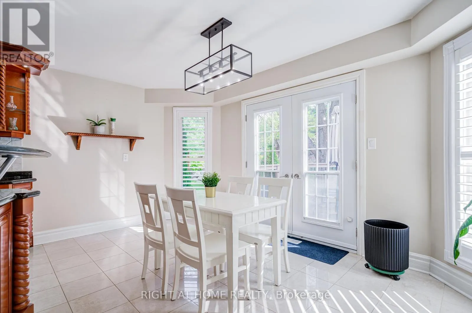 128 CARLYLE CRESCENT