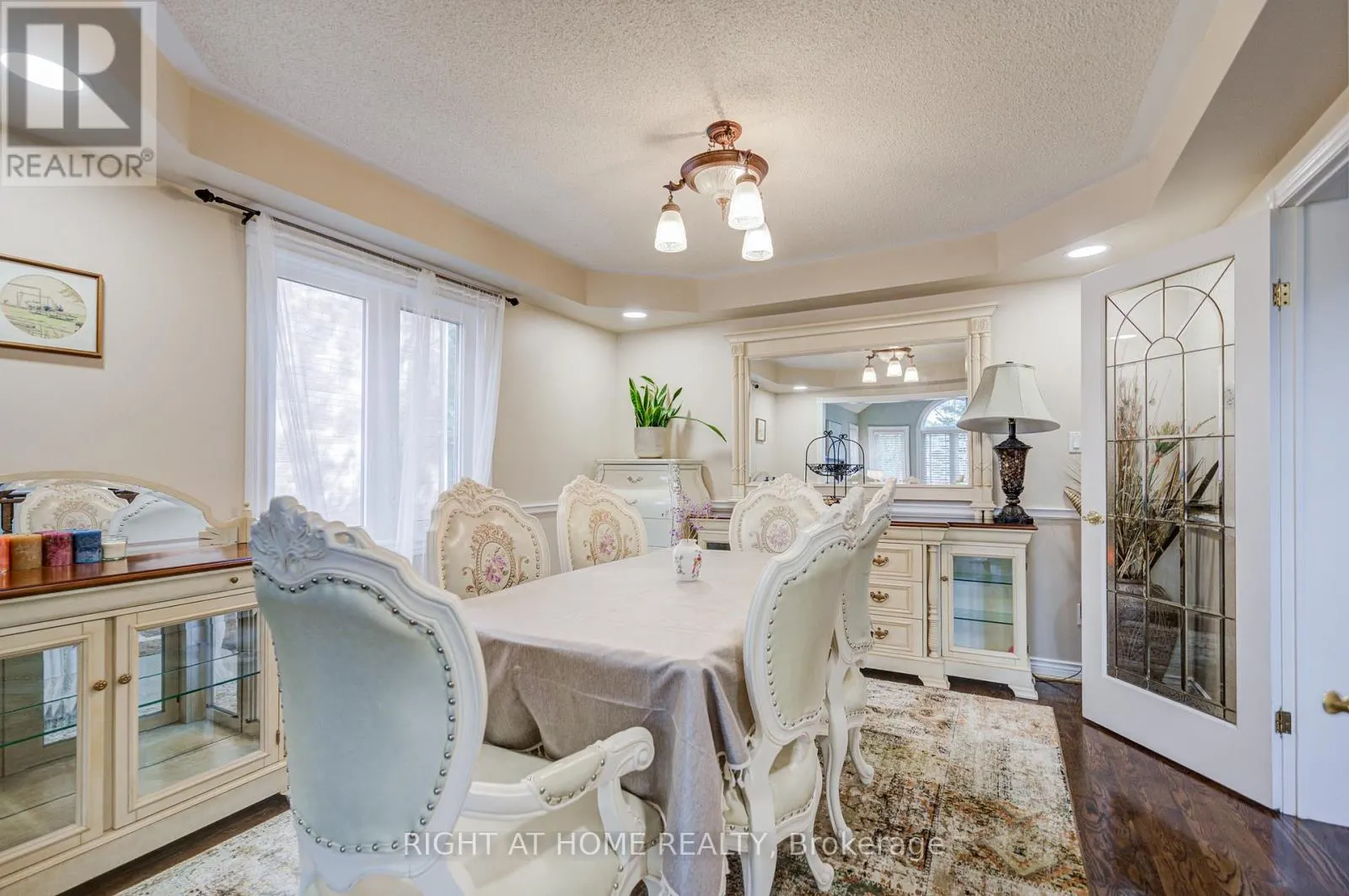 128 CARLYLE CRESCENT