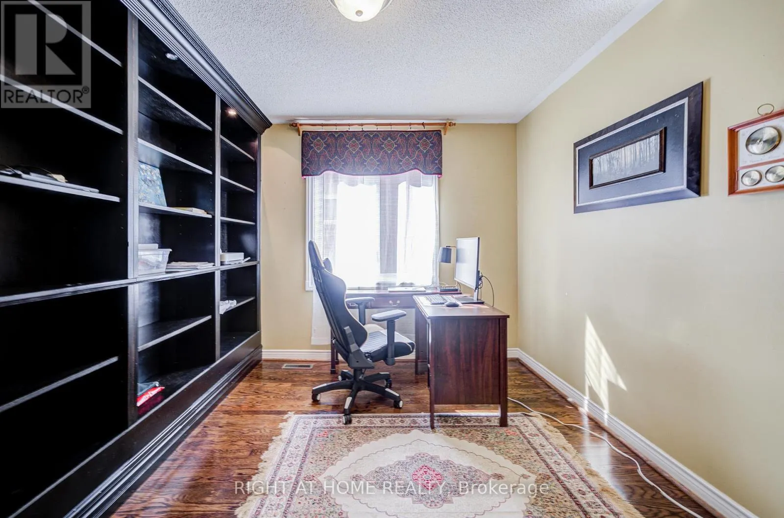 128 CARLYLE CRESCENT
