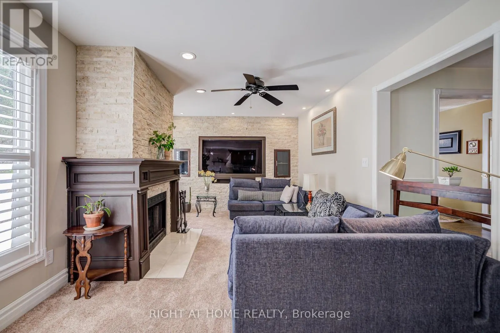 128 CARLYLE CRESCENT