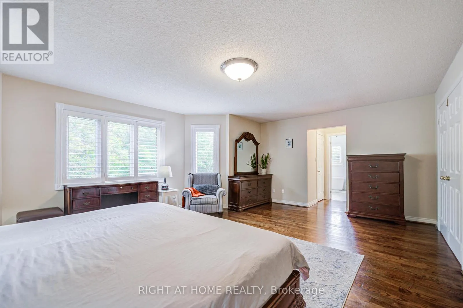 128 CARLYLE CRESCENT