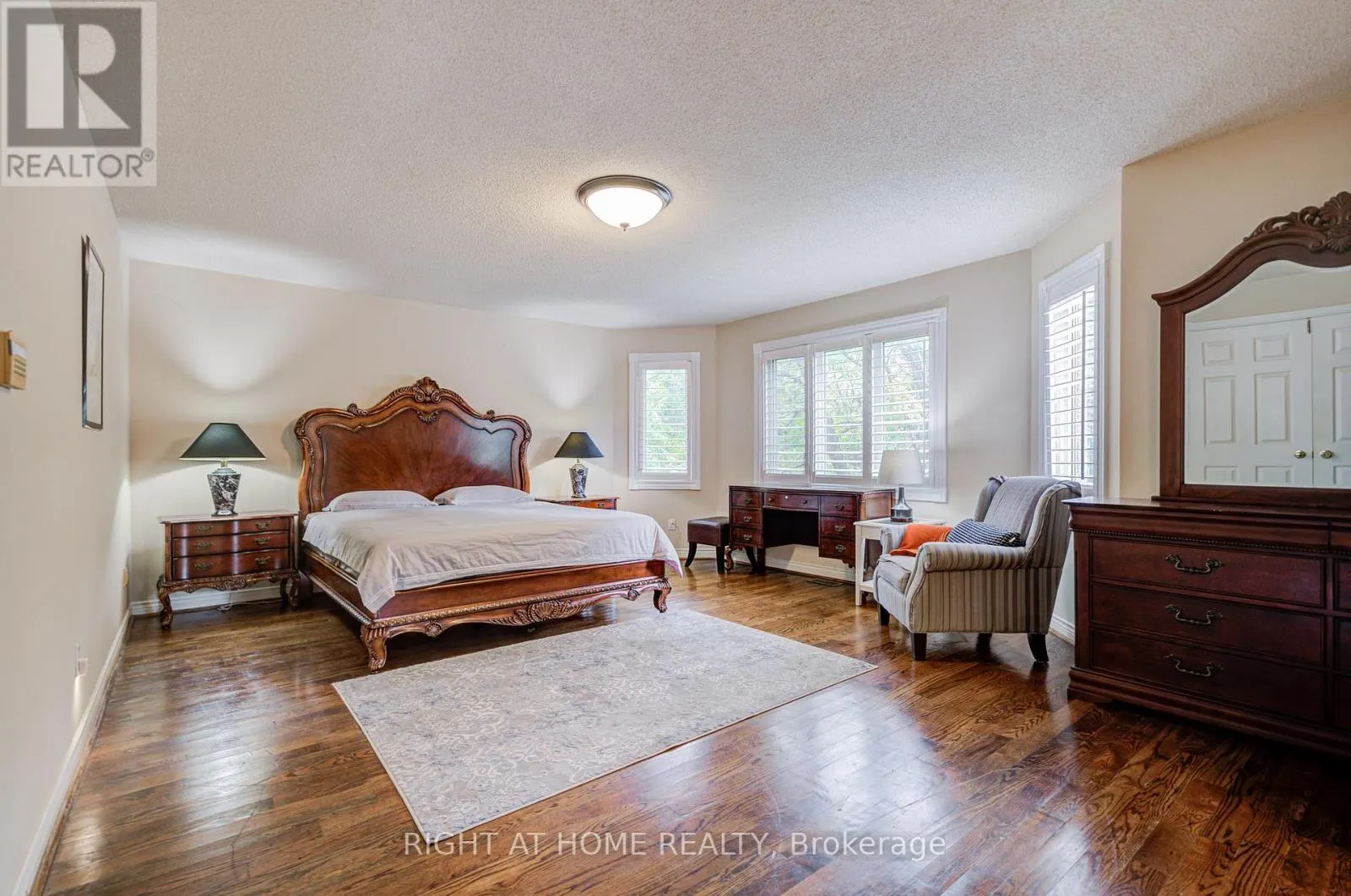 128 CARLYLE CRESCENT