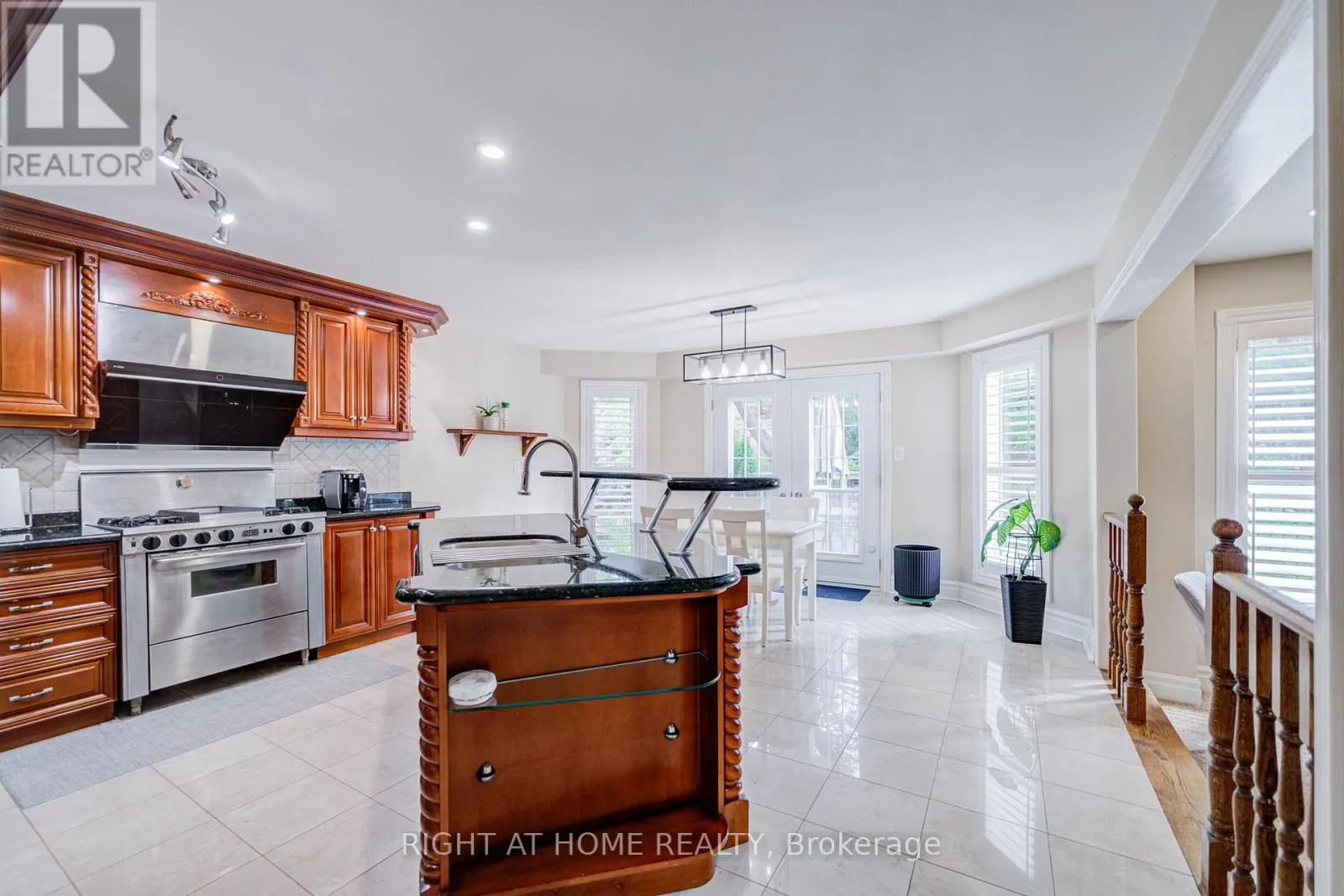 128 CARLYLE CRESCENT