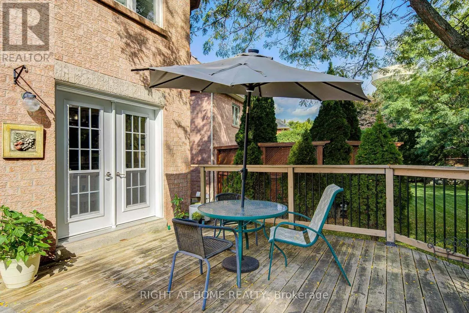 128 CARLYLE CRESCENT