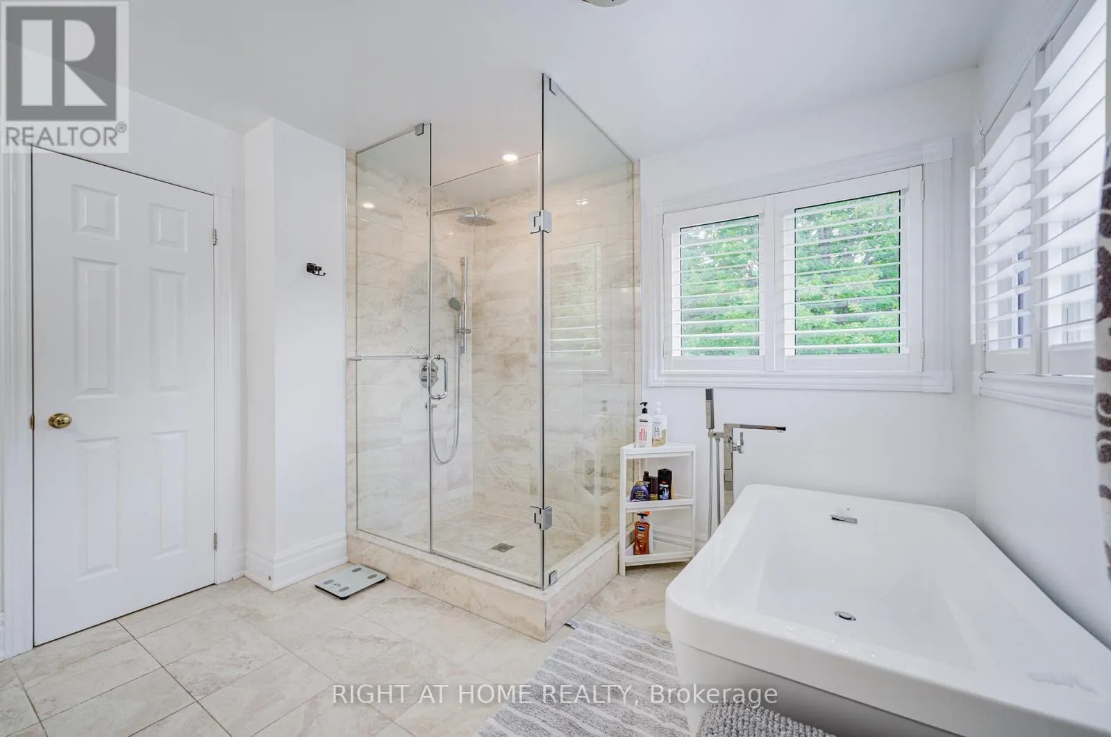 128 CARLYLE CRESCENT