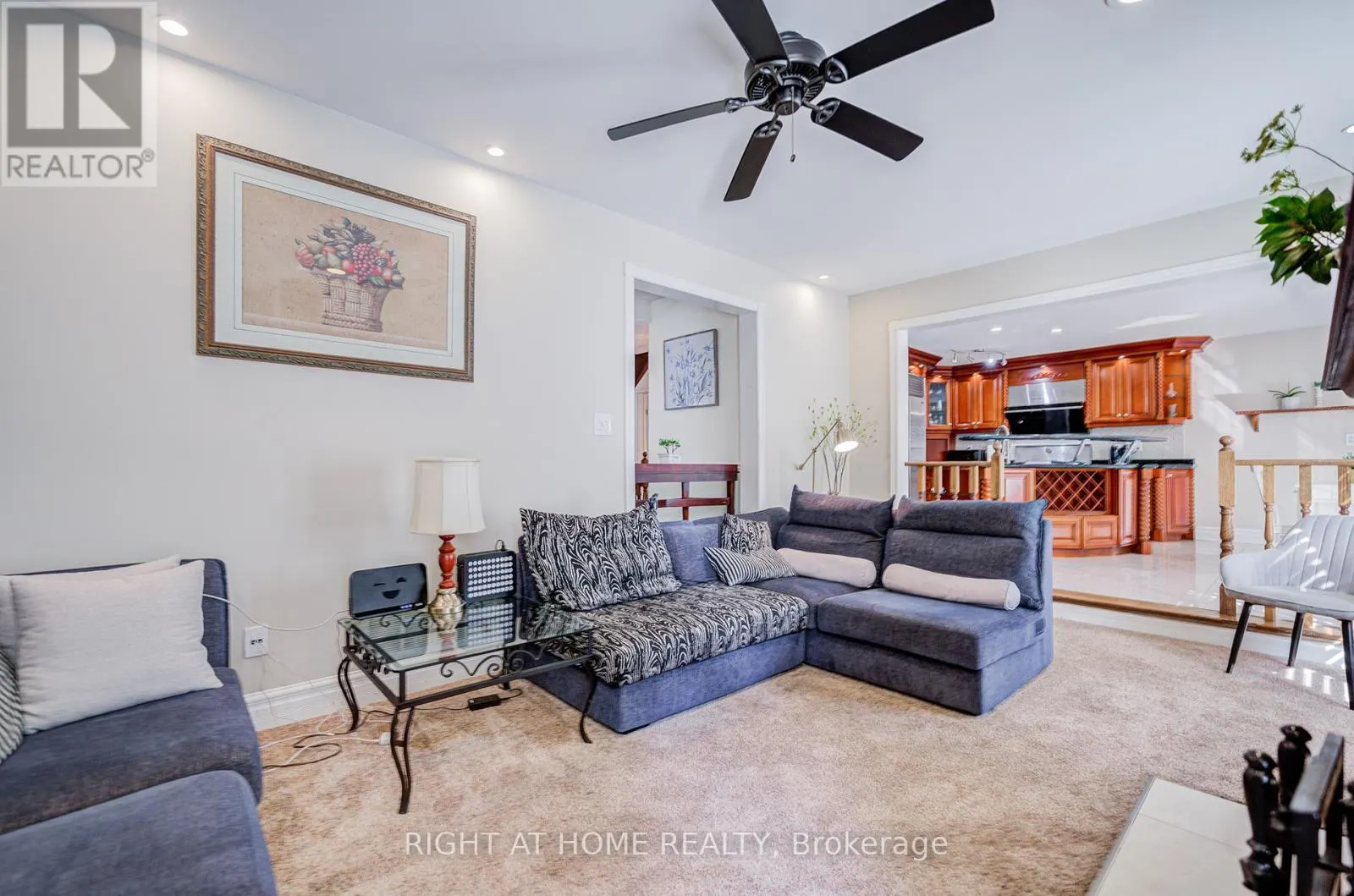 128 CARLYLE CRESCENT