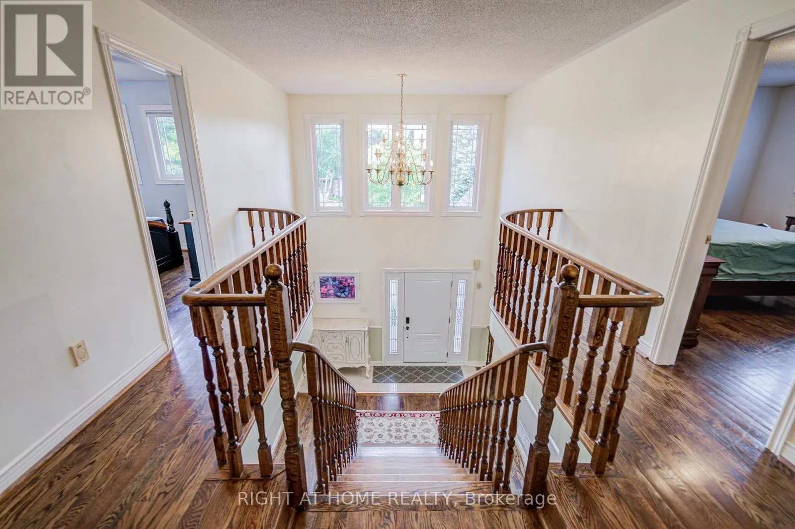 128 CARLYLE CRESCENT