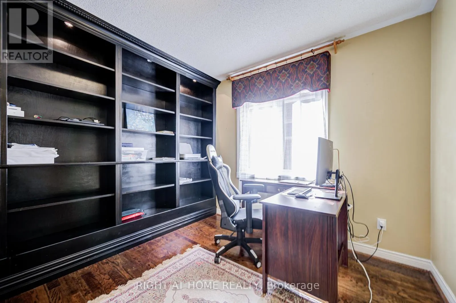 128 CARLYLE CRESCENT