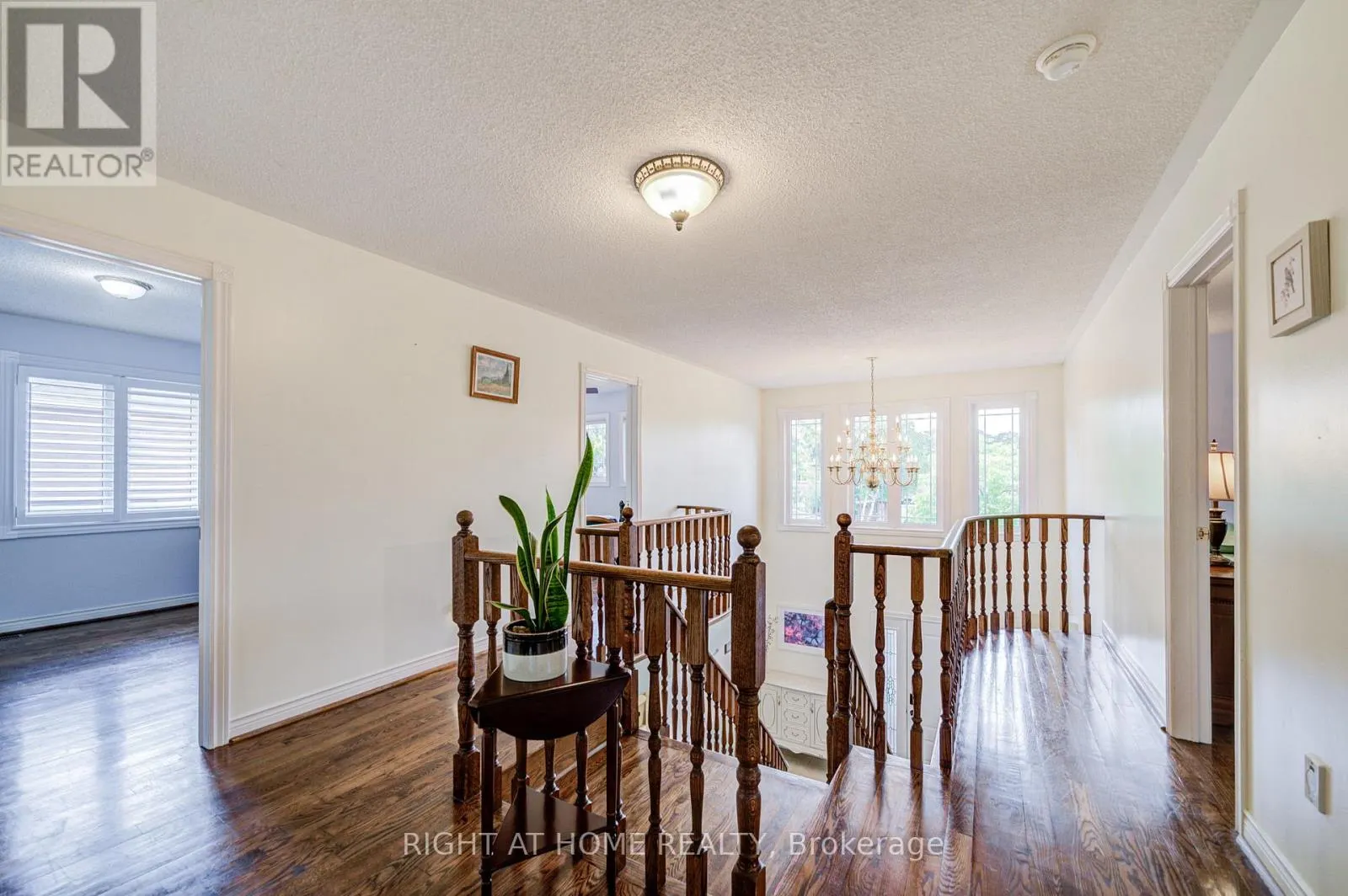 128 CARLYLE CRESCENT