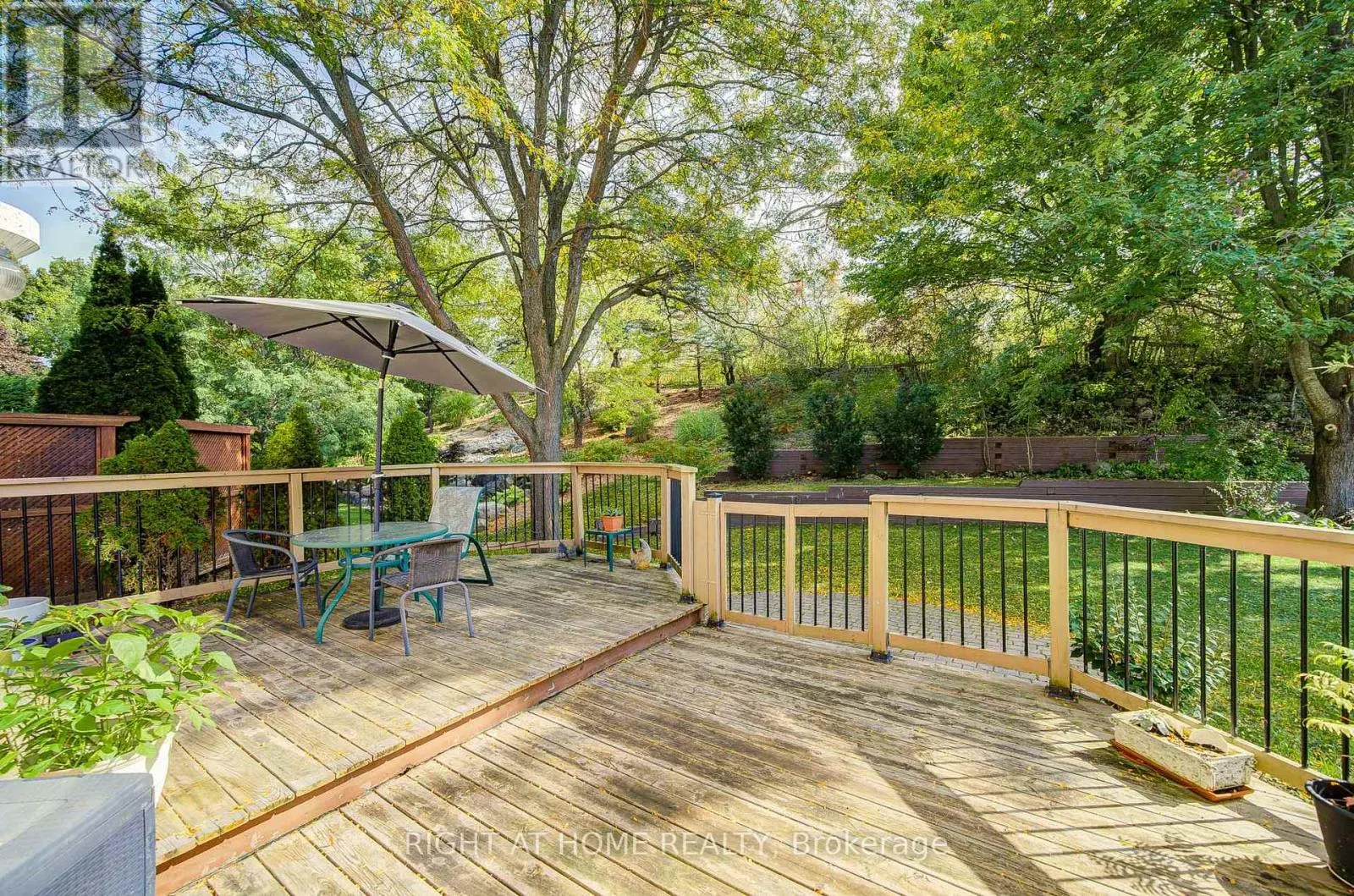 128 CARLYLE CRESCENT