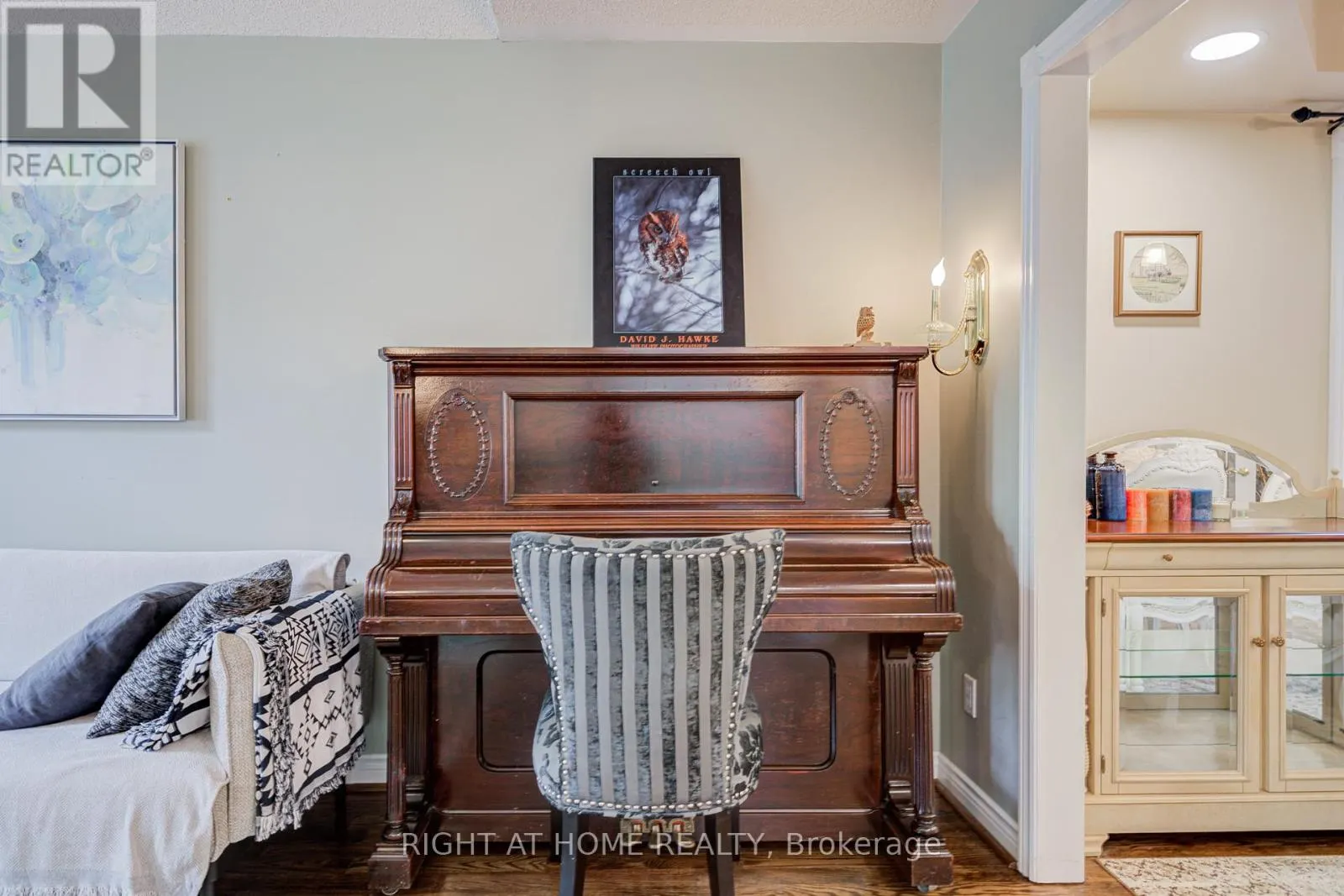 128 CARLYLE CRESCENT