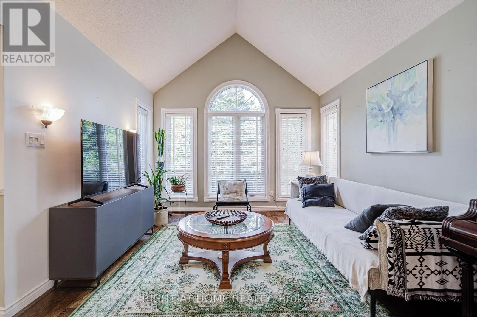 128 CARLYLE CRESCENT