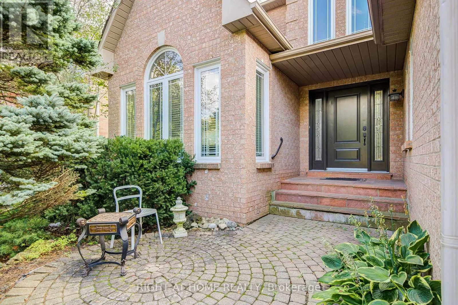 128 CARLYLE CRESCENT
