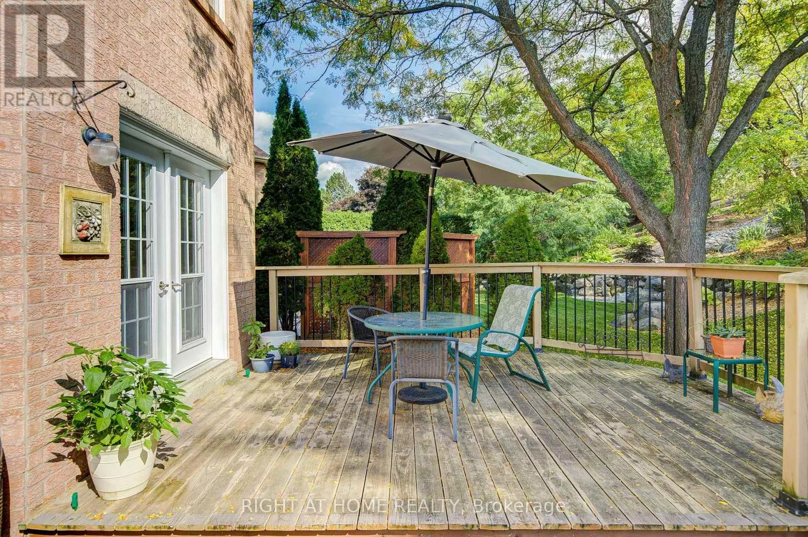 128 CARLYLE CRESCENT