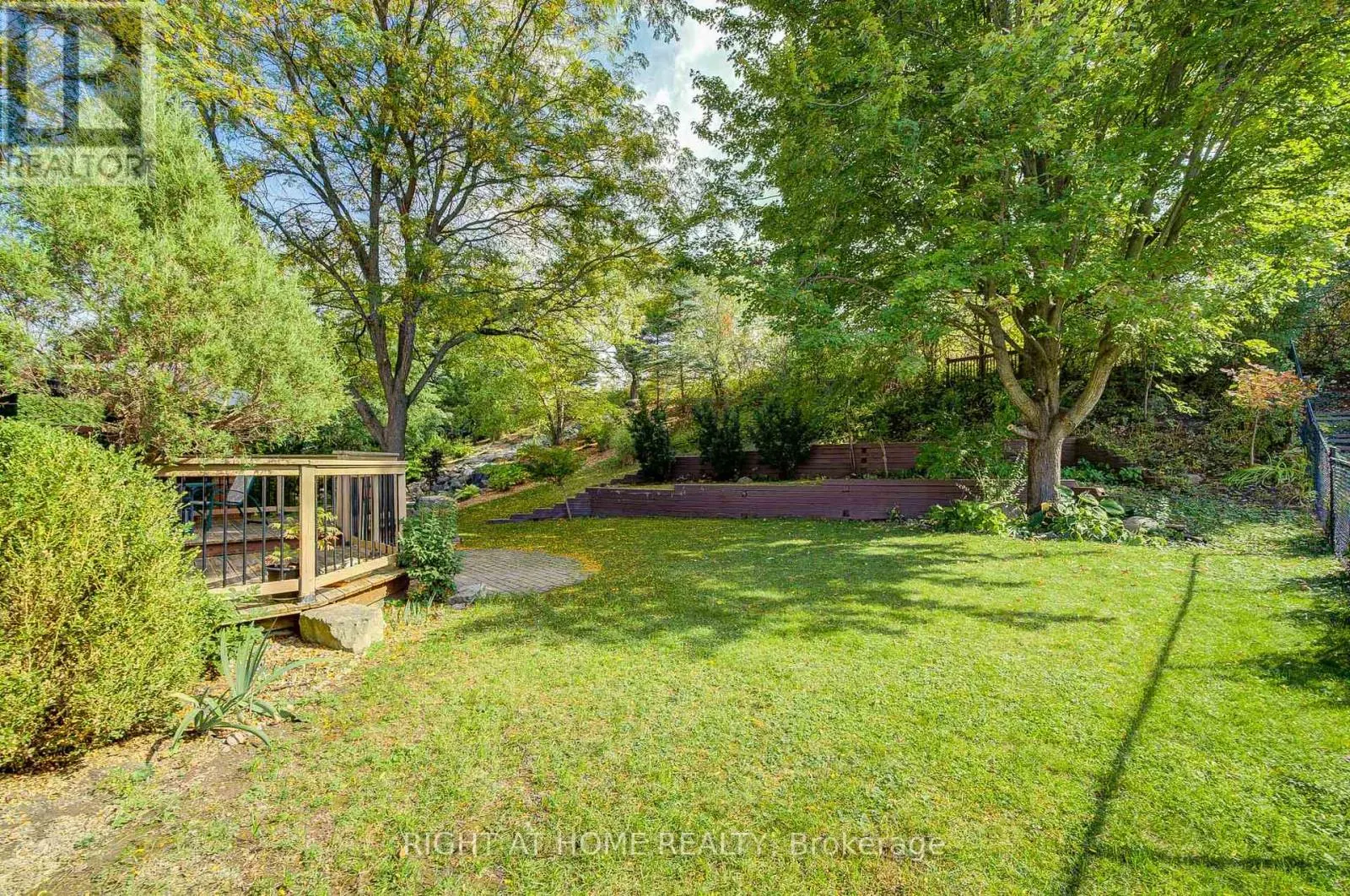128 CARLYLE CRESCENT