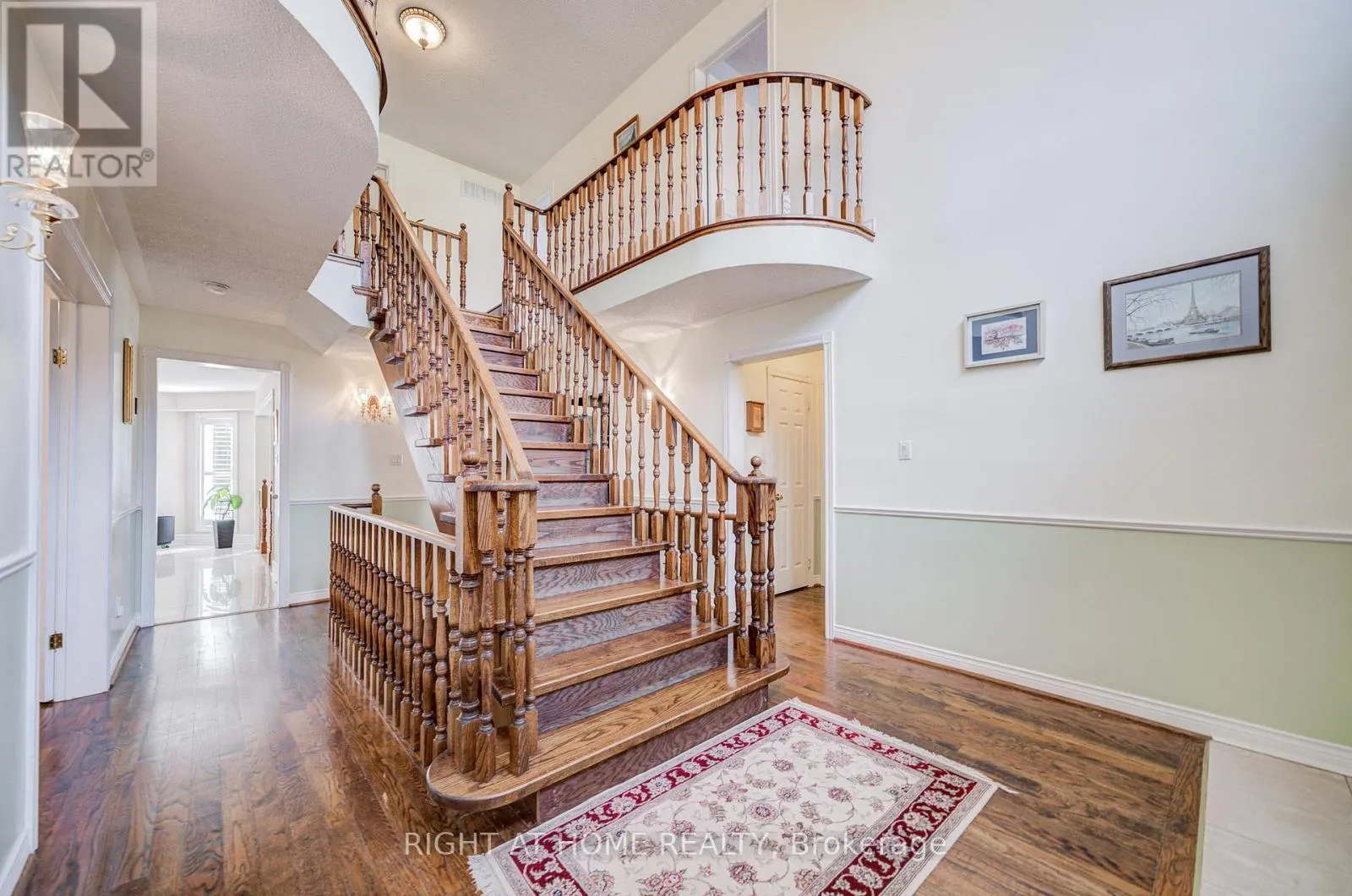 128 CARLYLE CRESCENT