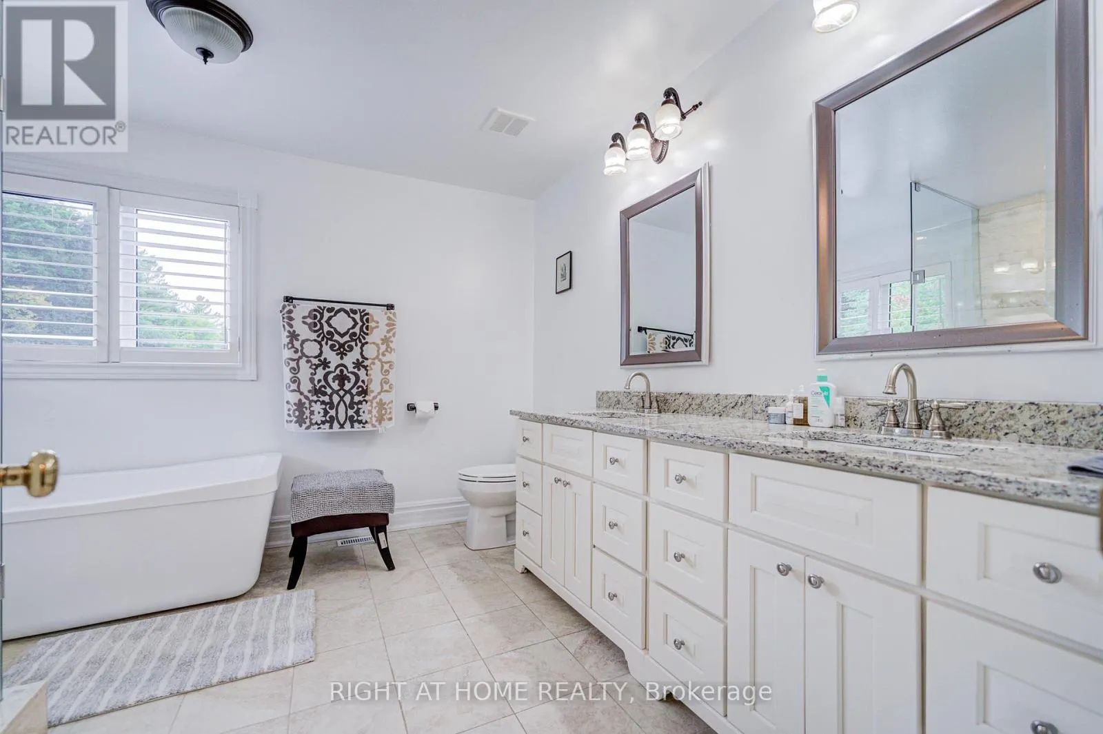 128 CARLYLE CRESCENT